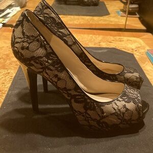 Guess platform heels, Black & Tan Lace, 8.5M